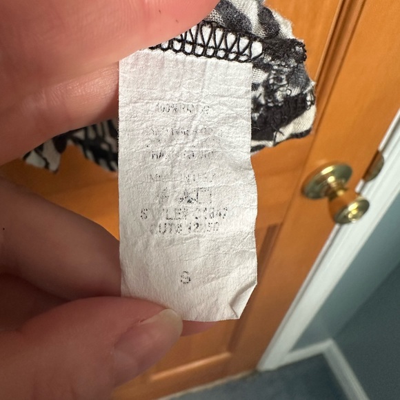 Small Body Central Crop Top - Picture 3 of 4